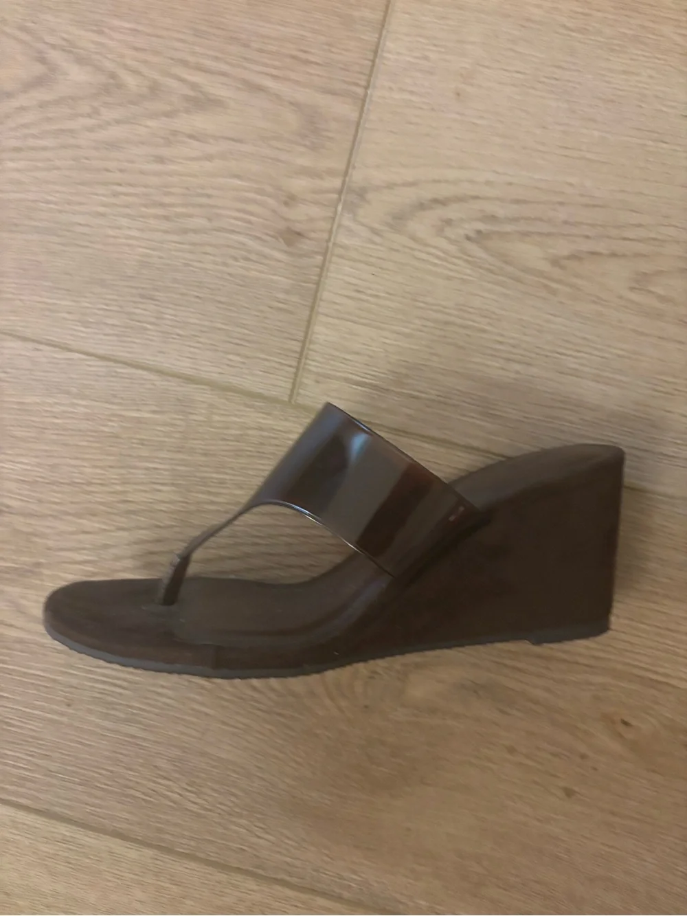 Women’s Brown Wedge Thong Sandals with Gloss Strap